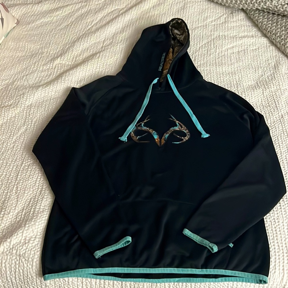 Black & camo Realtree hoodie. Size L